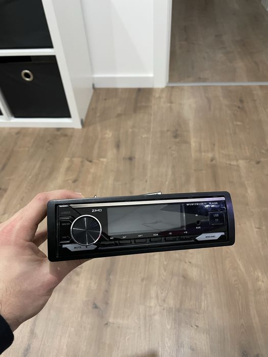 Rádio marca ZIMO para carro