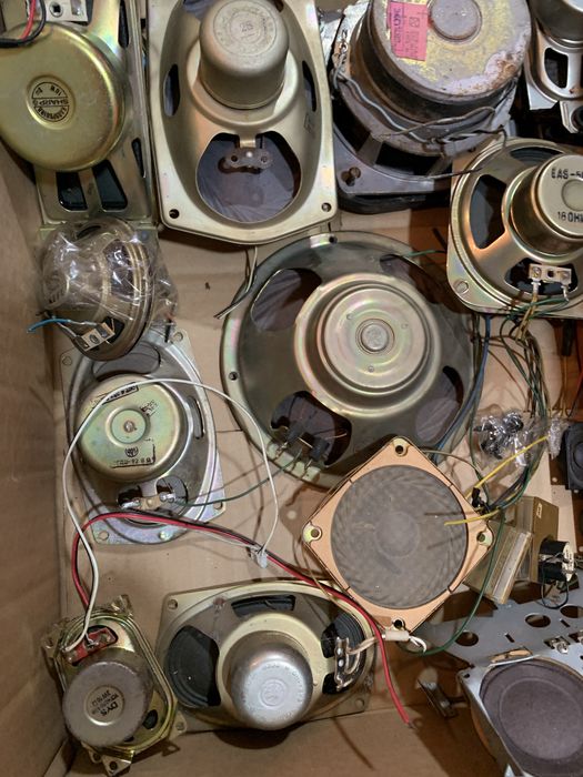 Динаміки різні, 1500 за все разом