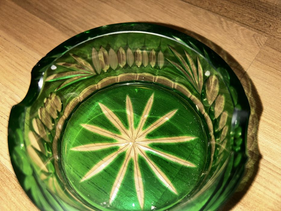 Stara szmaragdowa popielniczka