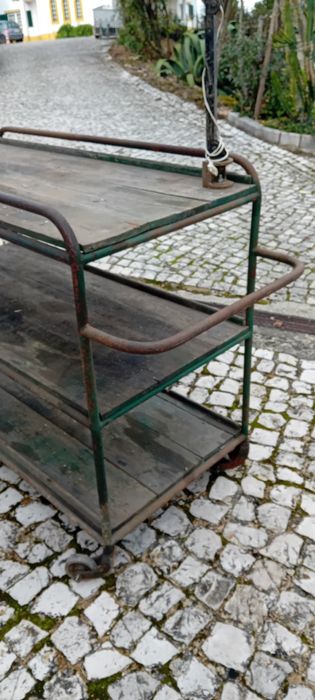 Carrinho industrial em ferro