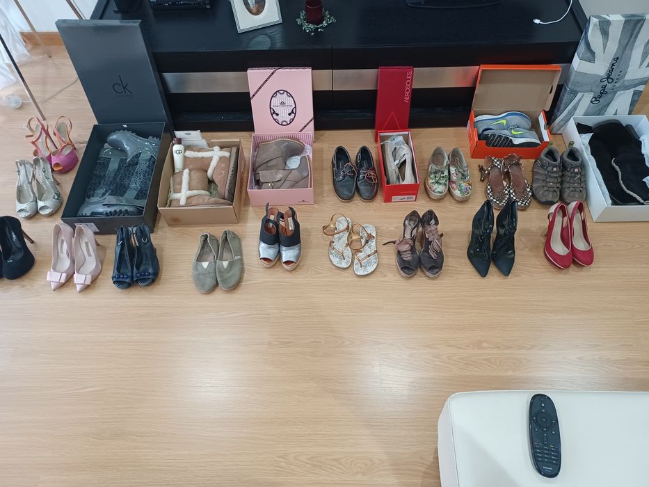 Lote calçado marca 36 Calvin Klein UGG sapatos etc