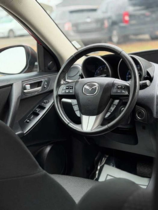 Mazda 3      2013