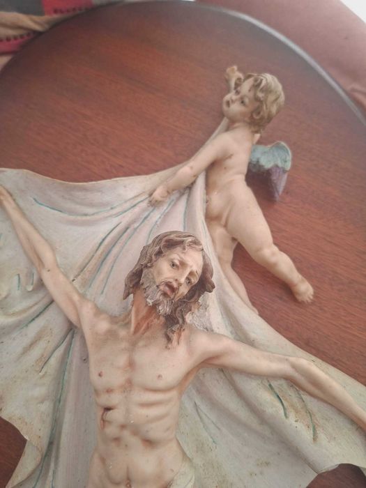 Crucifixo com base de madeira