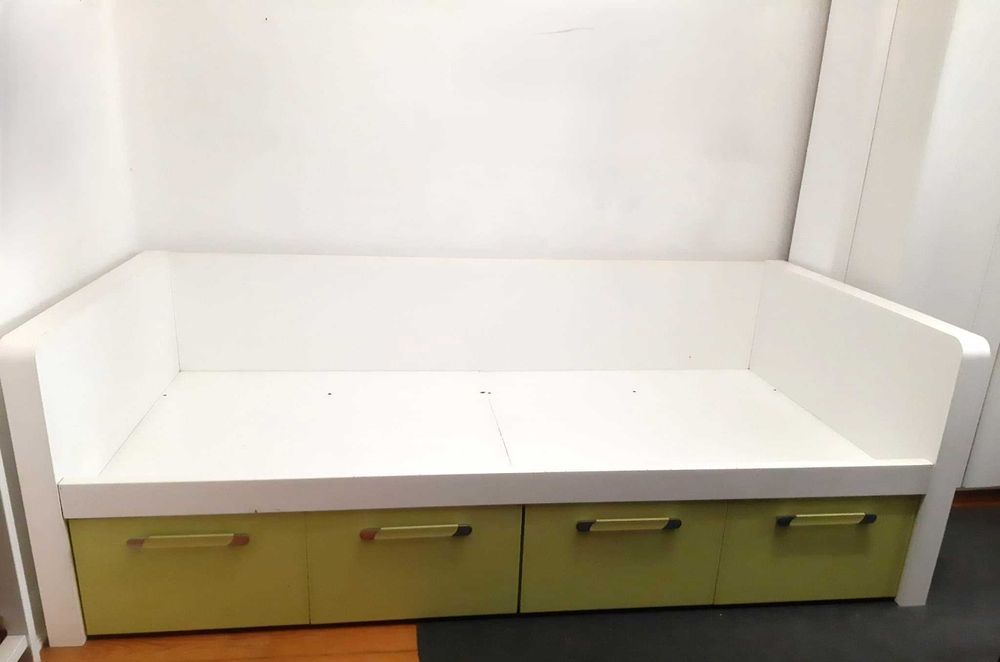 Cama e mesa de cabeceira criança / jovem CassinaKids