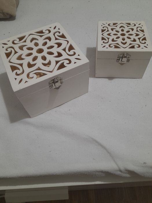 Caixas de madeira branco ideais para guardar pequenos acessórios usada em bom estado.