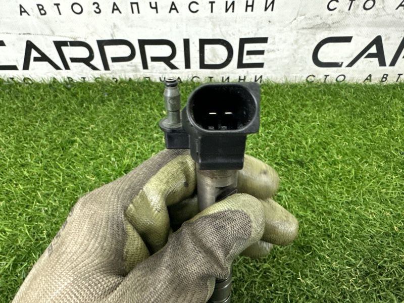 Форсунка топливная Volkswagen Touareg NF 3.0 TDI 2011