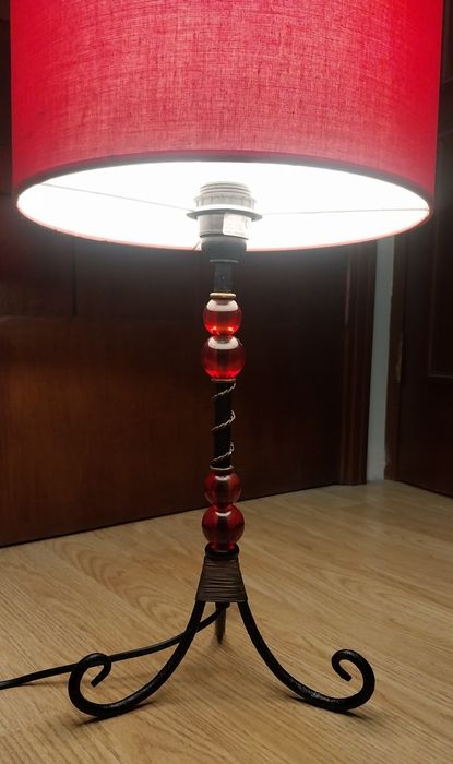 Candeeiro de mesa em óptimo estado. 60x30cm