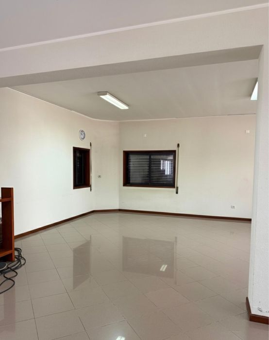 Alugo Estabelecimento Comercial / Armazém