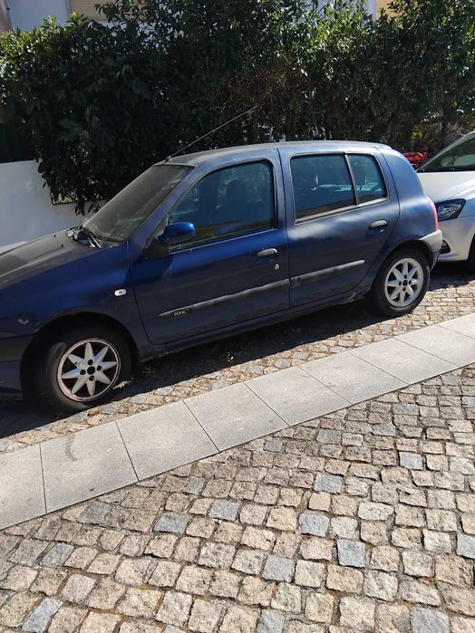 CLIO com ar condicionado