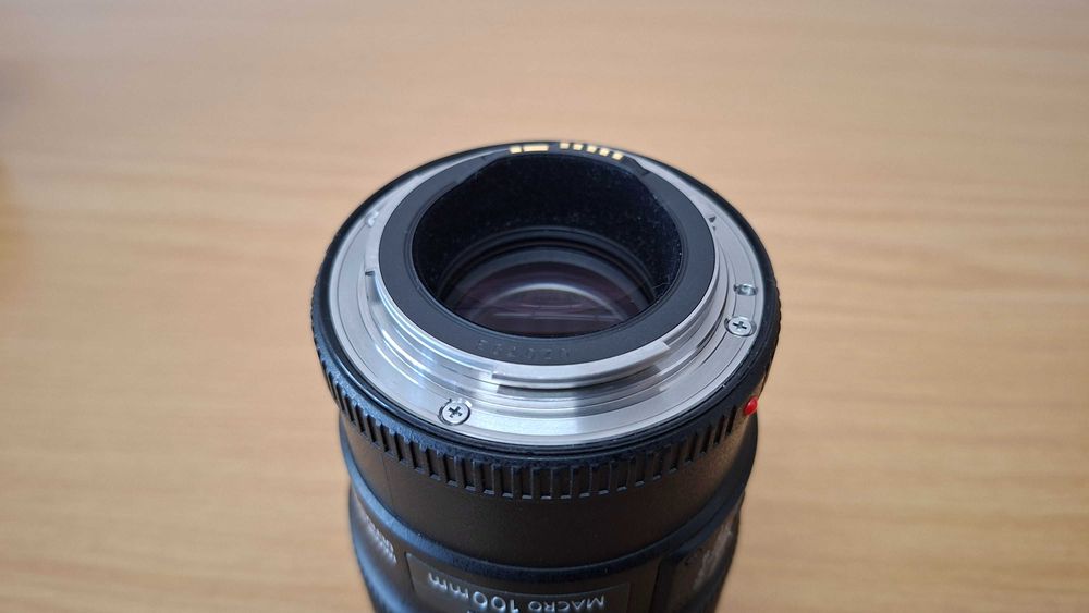 Canon EF 100 f/2.8L Macro IS USM