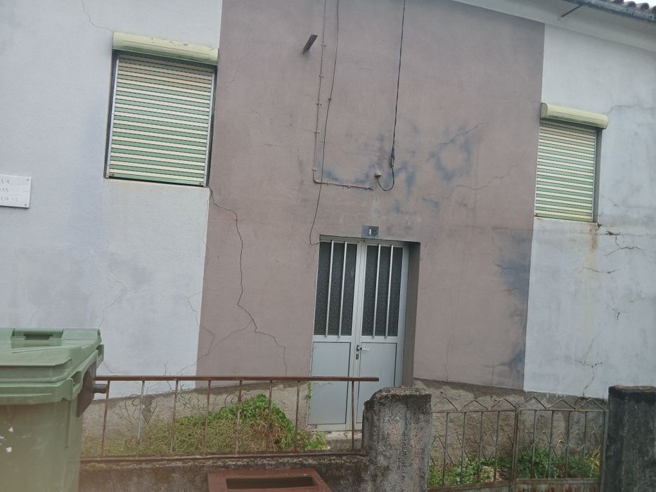 Vendo casa que precisa  de  uns  arranjos