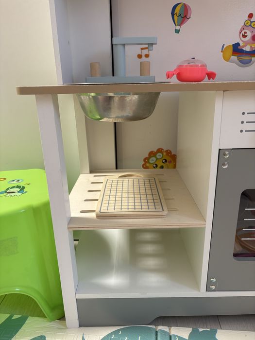 Дитяча деревʼяна кухня