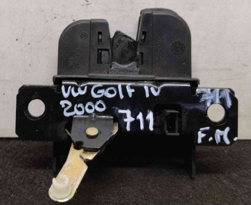 Fechadura / Fecho da Mala 1J6827505B - VW GOLF IV