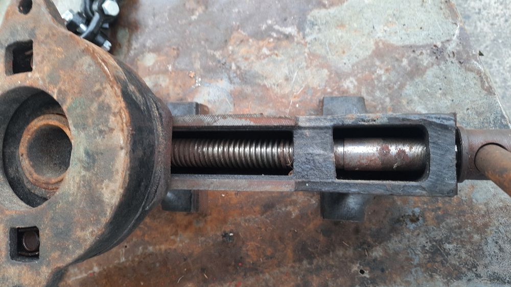 Продам тіски слісарні