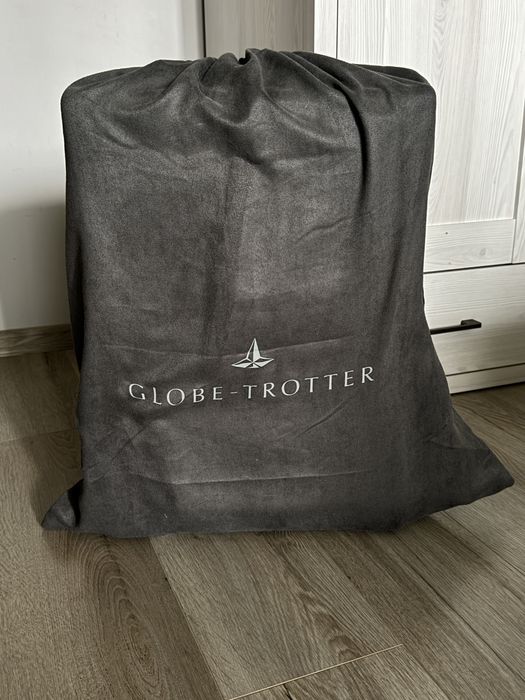 Lukausowa walizka Globe Trotter