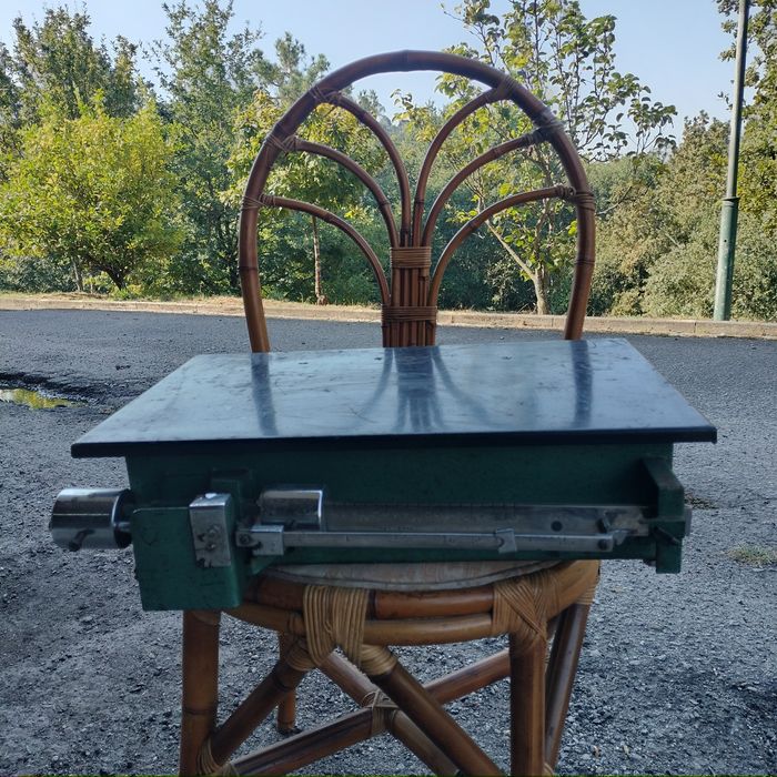 balança mecânica industrial vintage de contra-peso (também conhecida como balança romana de braço gradado)