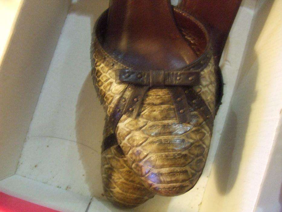 Sandalia Helsar em pele de cobra verdadeira T.36