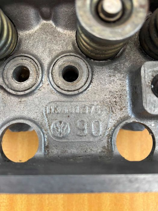 Par de Cabeças de Motor VW Carocha / Pão de Forma – Ref: 113101375A