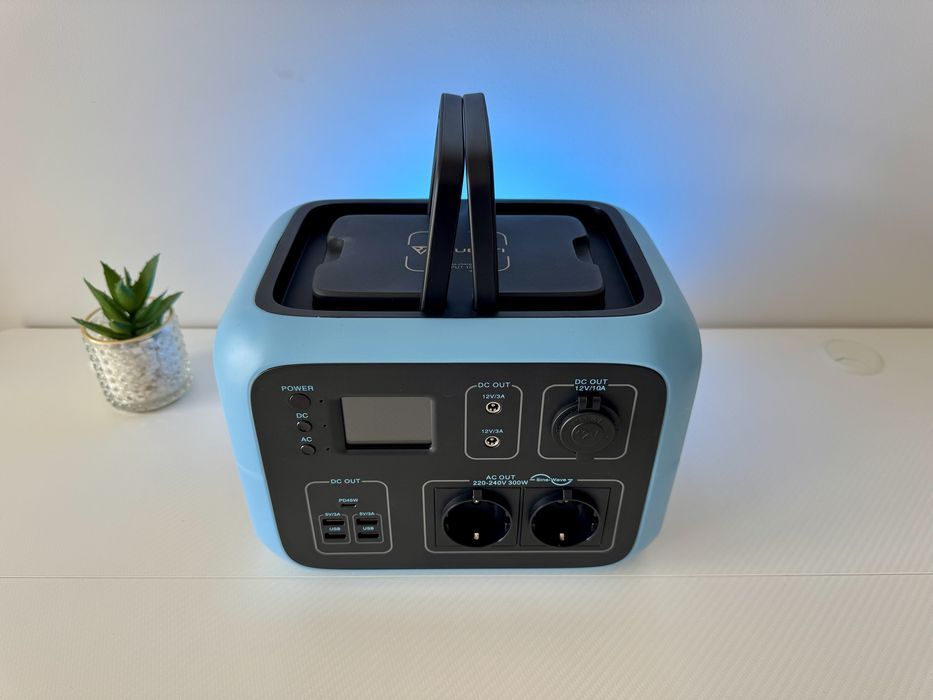 BLUETTI AC50S — портативна електростанція