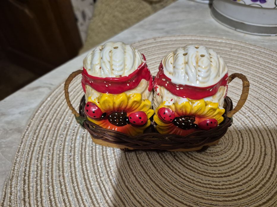 Набор: перечница и солонка