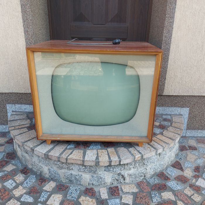 Stary telewizor antyk (lampowy)