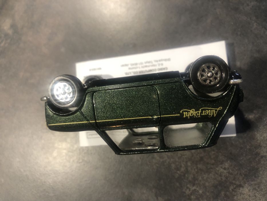 Mini After Eight, ciemnozielony metalik z szarym wnętrzem  1::36 model