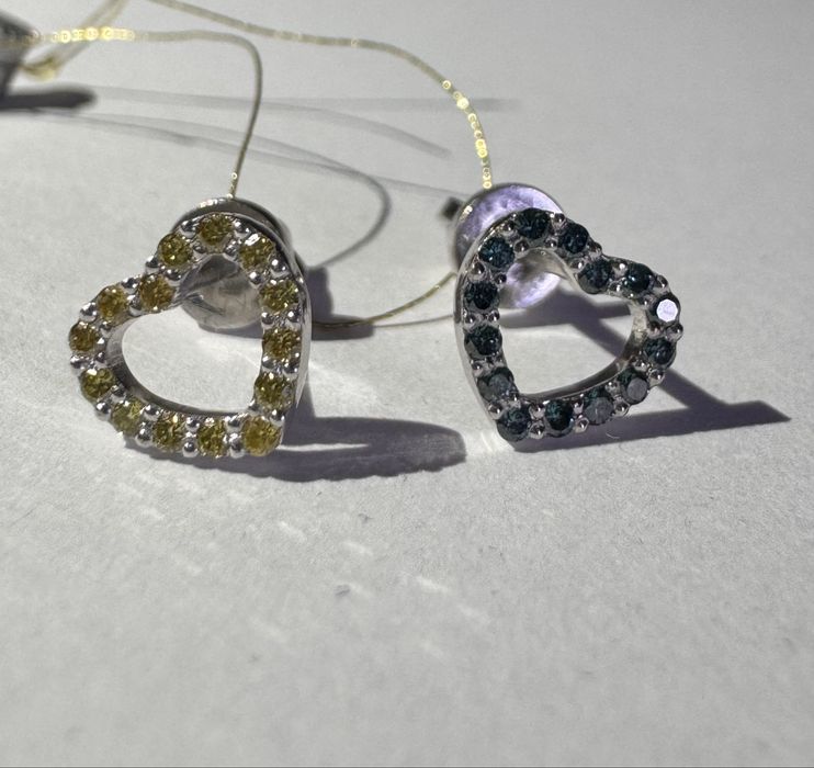 Золотые серьги пусеты с бриллиантами