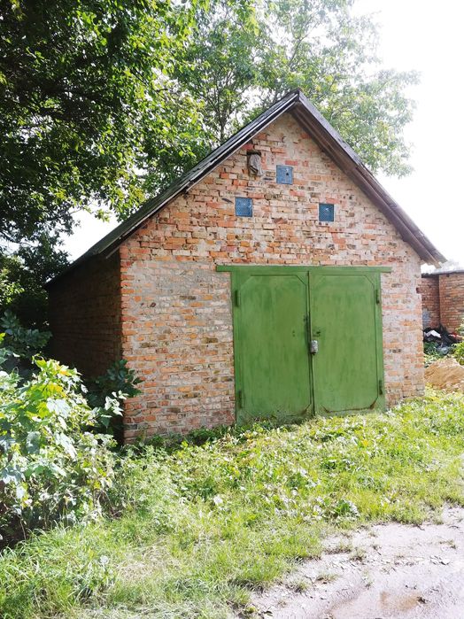 Цегляний капітальний гараж