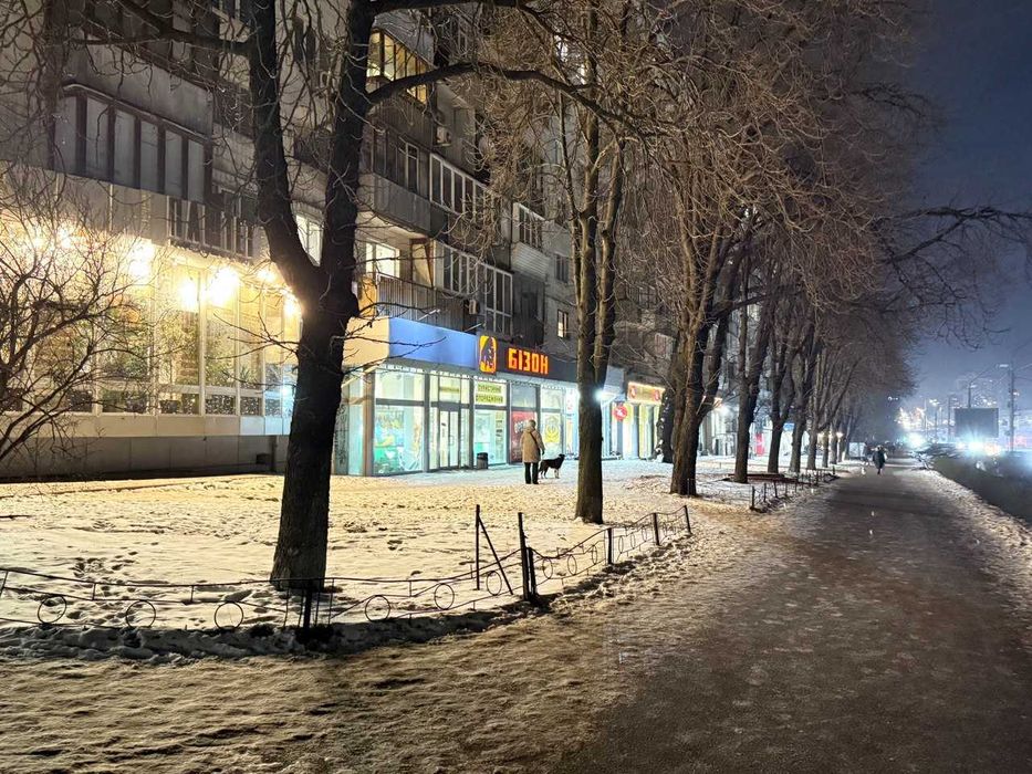 БЕЗ% Фасад 285 м2, метро КПІ, пр-кт Берестейський