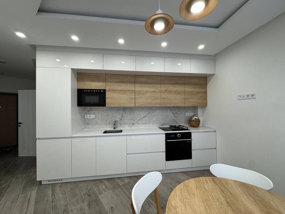 Оренда кухня-студія + спальна  на Прорізній.