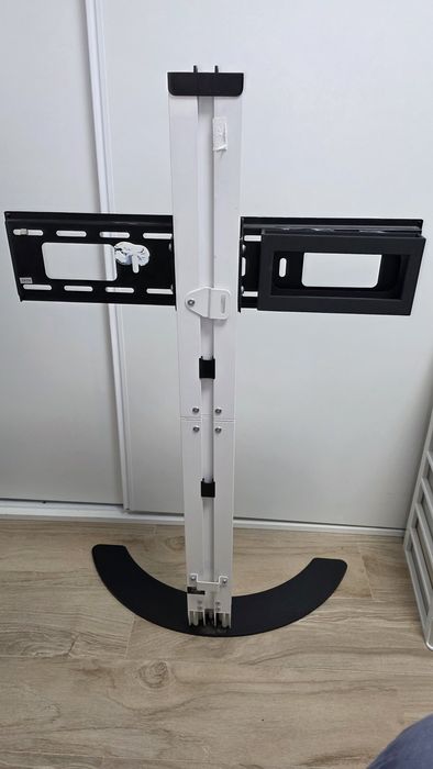 Suporte de chão para TV