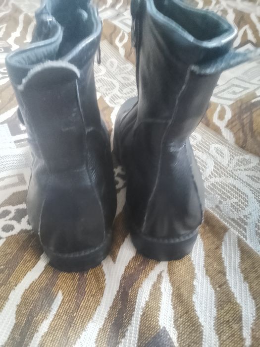 Чобітки шкіряні нові на хутрі 36 р. Сапожки