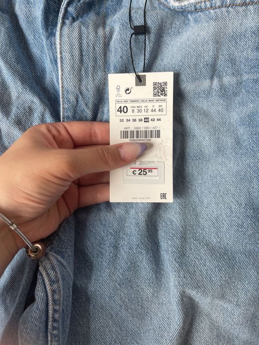 Calças de ganga rasgadas Zara novas