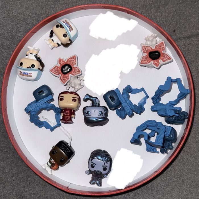 ОБМІН Stranger Things Kinder фігурки