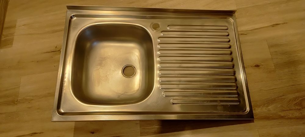 Zlew jednokomorowy z ociekaczem nierdzewny