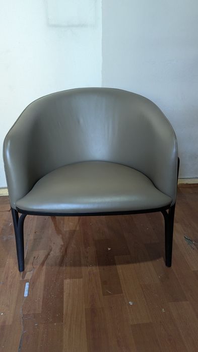 Cadeirão em pele natural