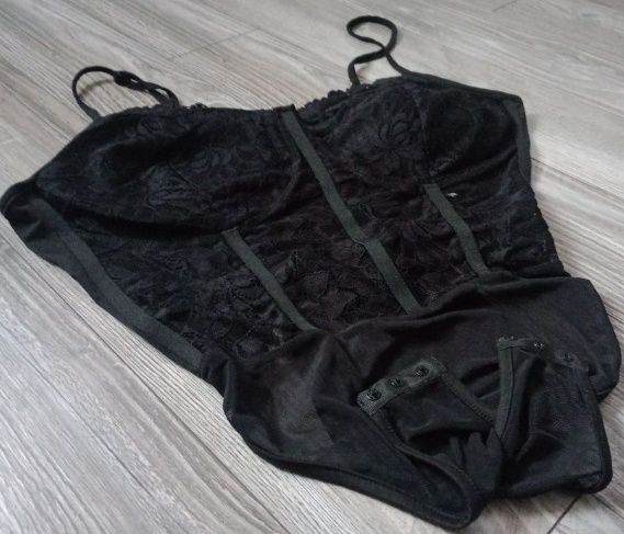 Body satynowe z koronką czarne 1XL elegant night Shein Curve