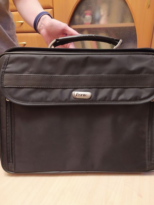 Продам кейс для ноутбука