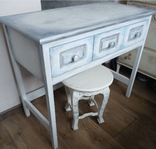 Rustykalna konsolka toaletka