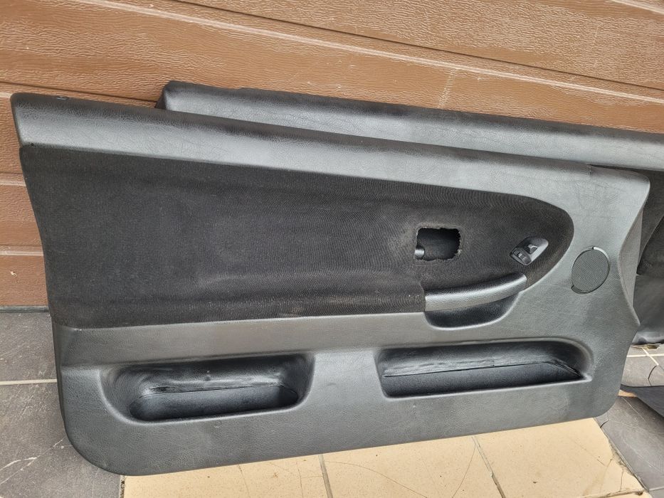 Boczki drzwi tapicerki Bmw e36 Coupe komplet