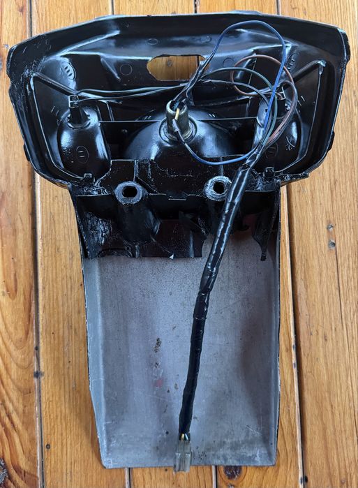 Продам Фонарь задний с крылом в сборе Yamaha JOG ARTISTIC