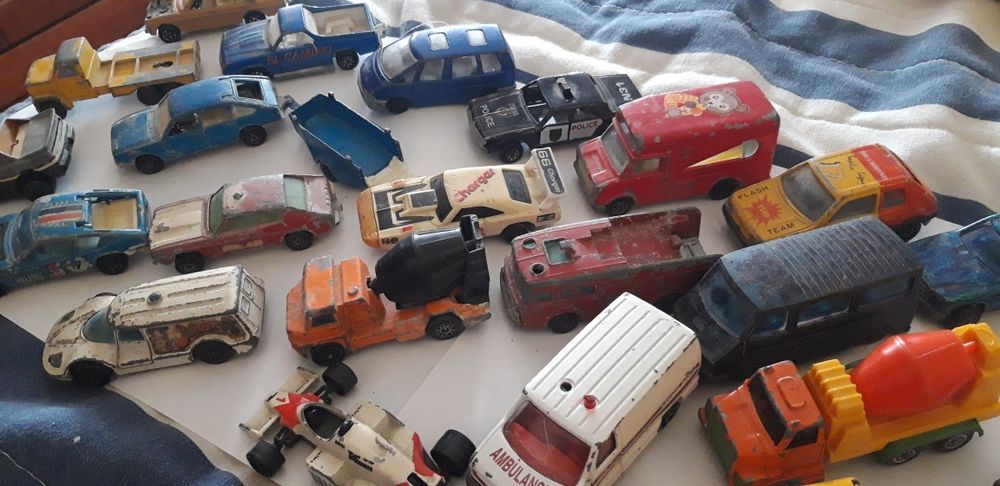 Conjunto de 26 Carrinhos/Miniaturas Antigos
