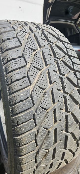 Sprzedam  opony 275x45 r20