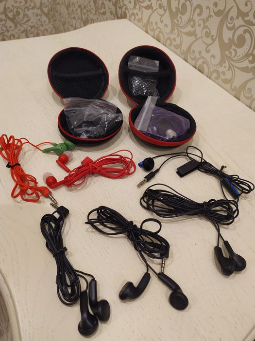 Навушники провідні, дротові  з фірмовим кейсом. Навушники проводные