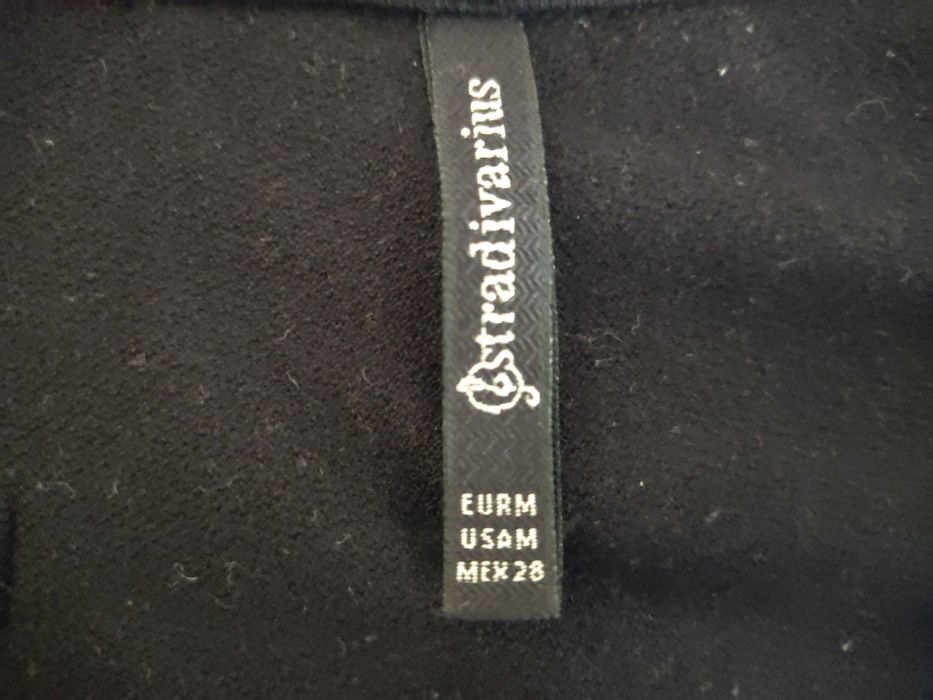 Czarna sukienka Stradivarius