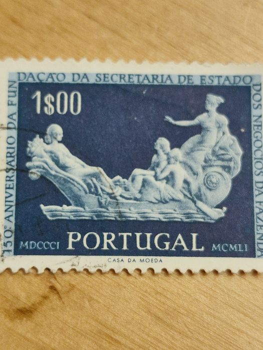 Coleção de selos pássaros peixes Angola Moçambique