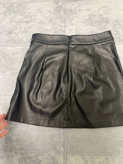 Юбка шкірозамінник.