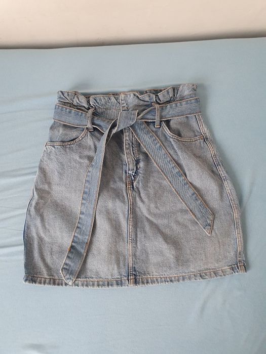 Krótka dżinsowa spódnica
