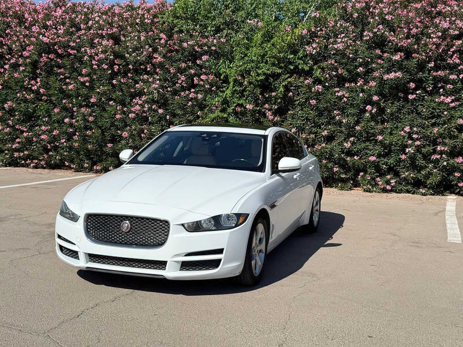 Jaguar XE 25t      2018