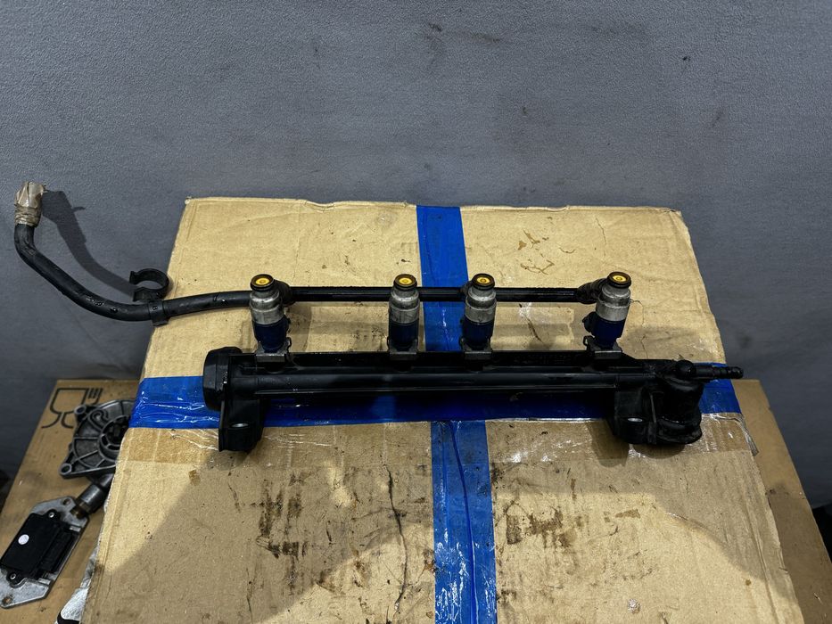 Топливная рейка рампа Audi A3 Seat Ibiza 2 Skoda Octavia Golf Bora